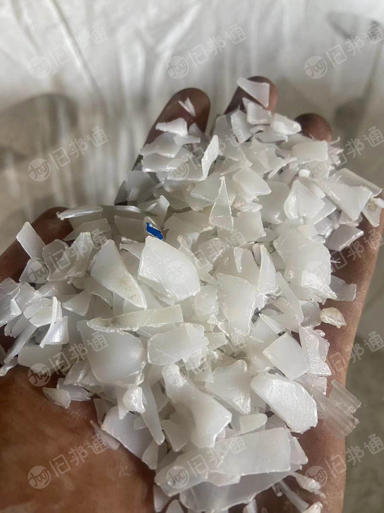 纯尿素桶破碎料,过色选机清洗甩干,常年出售