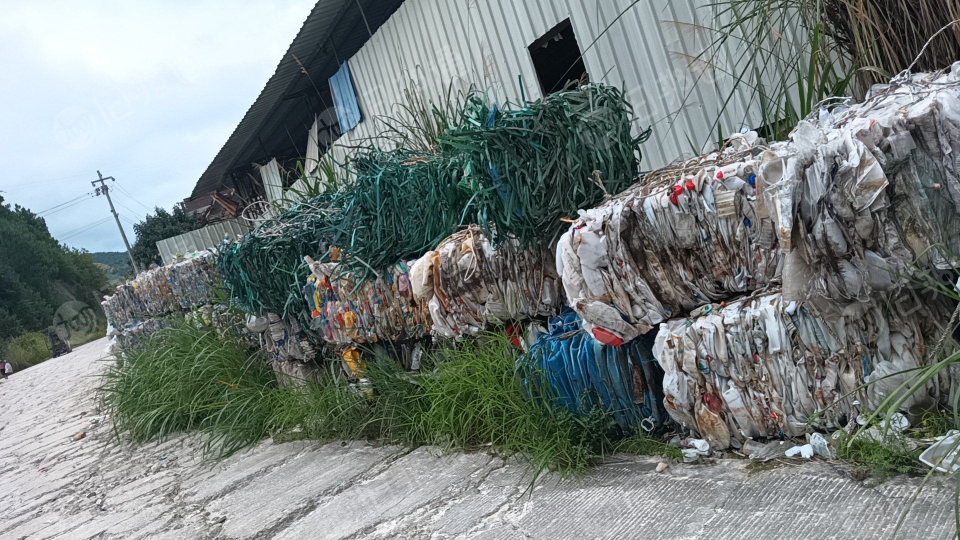 PET打包带压块,三色瓶砖,现货十几吨出售