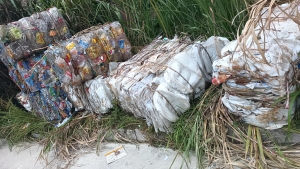 涂料桶压块，大小白乙压块，长期出售