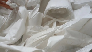 白色单硅硅油纸散料出售，一个月60吨