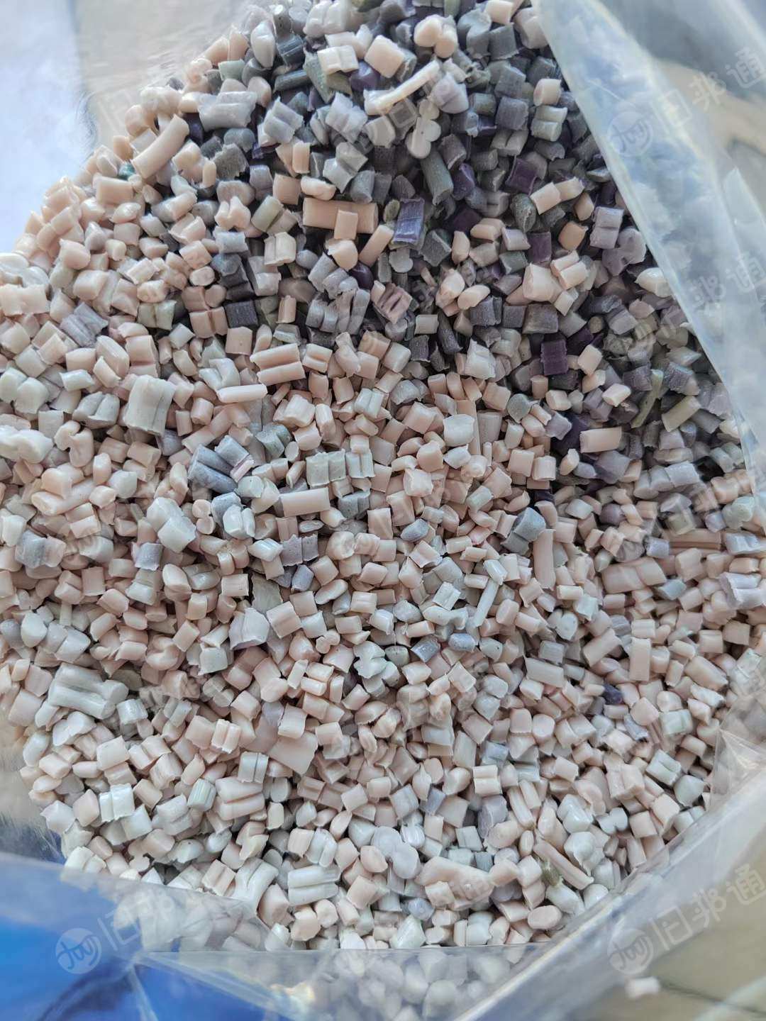 杂色聚丙颗粒现货33吨,全漂的,大量出售