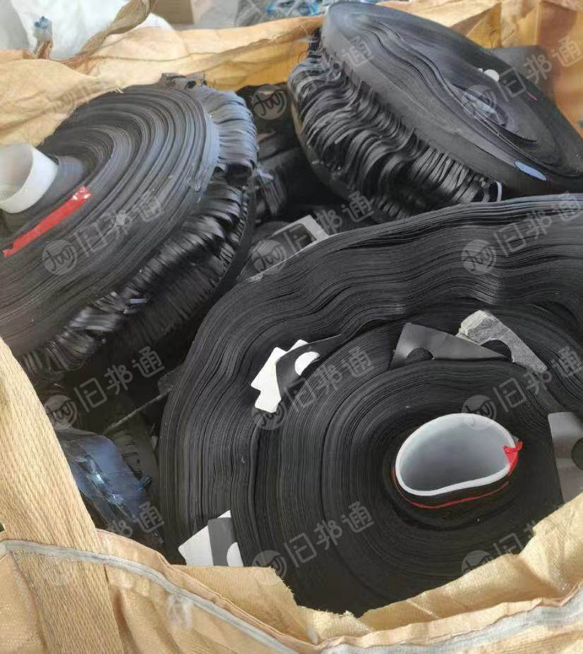 大量出售pc废料,含胶pc电子载带废塑料,月供300吨