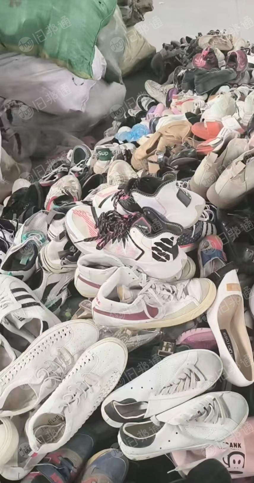 长期大量出售对鞋,旧鞋,鞋子统货,旧包包等