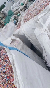 白色PVC发泡破碎现货一挂车，杂色PVC发泡破碎现货一挂车，长期有货出售