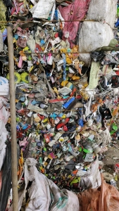 小响料压块出售，ABS玩具料为主，现货200吨，月供200吨