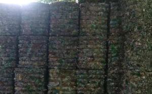 大量出售纯三色瓶砖，现货两挂