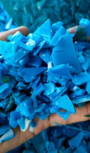 垃圾桶，托盘，涂料桶，大小蓝桶破碎上机料常年出售