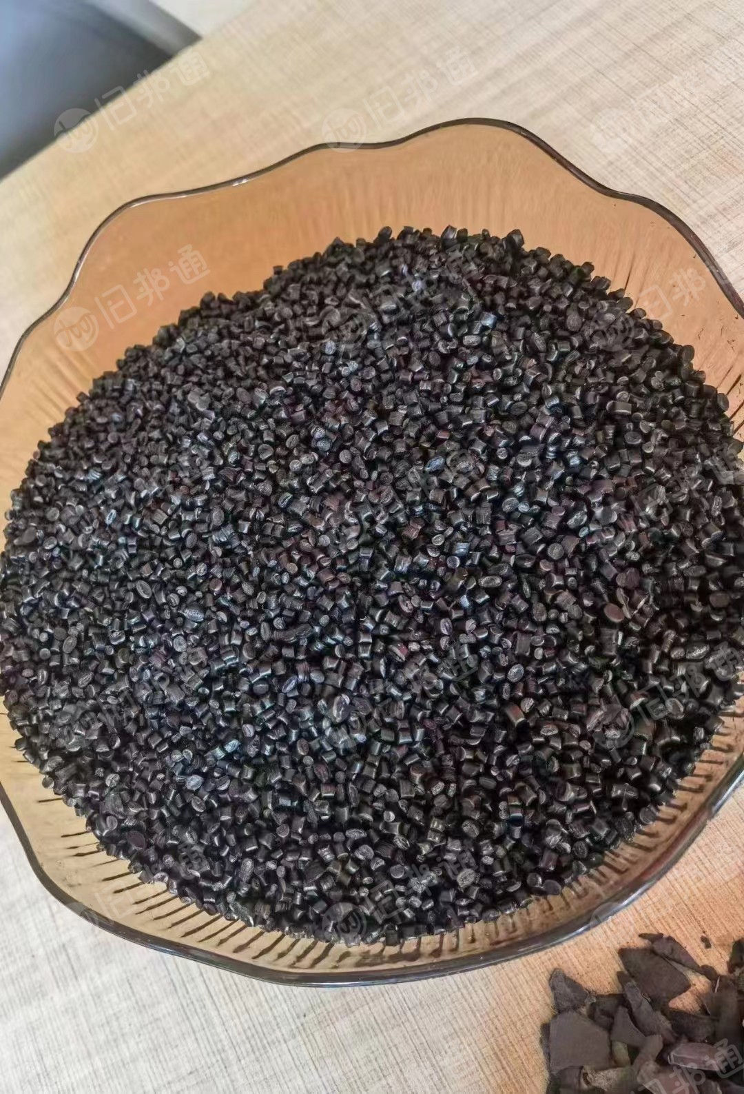 4S店保险杠褪漆料,纯杠破碎料大量出售