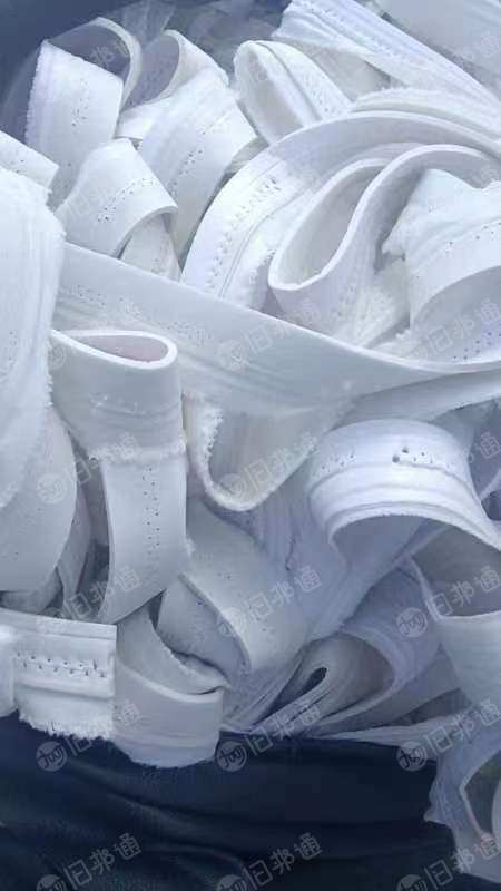 PVC汽车海绵革废料，PVC足球革边料长期出售