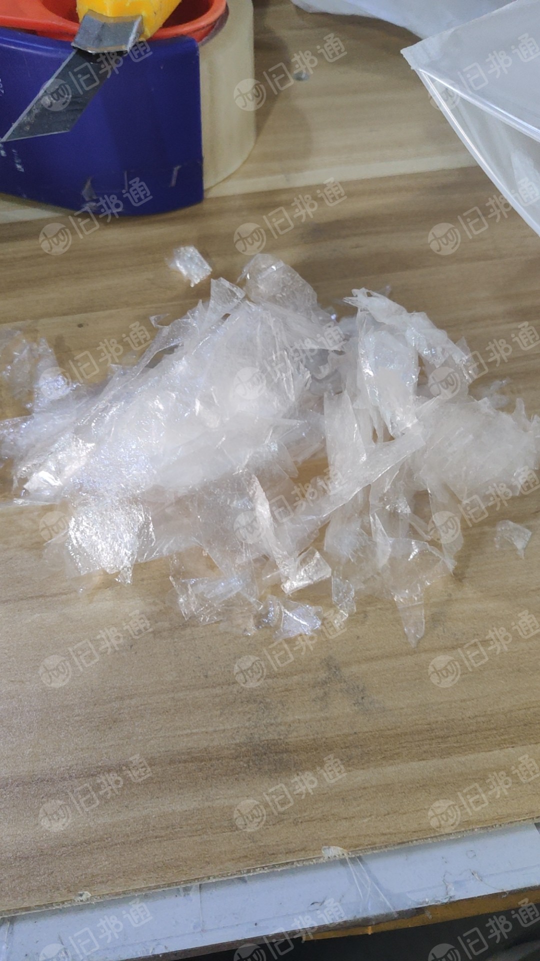 清洗破碎好的PET膜,干净的,反光膜清洗料长期出售