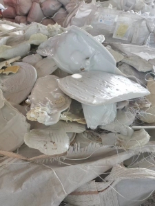 吹瓶厂下来的PET机头料，长期出售