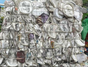 花丙压块，饭盒压块，涂料桶压块常年出售