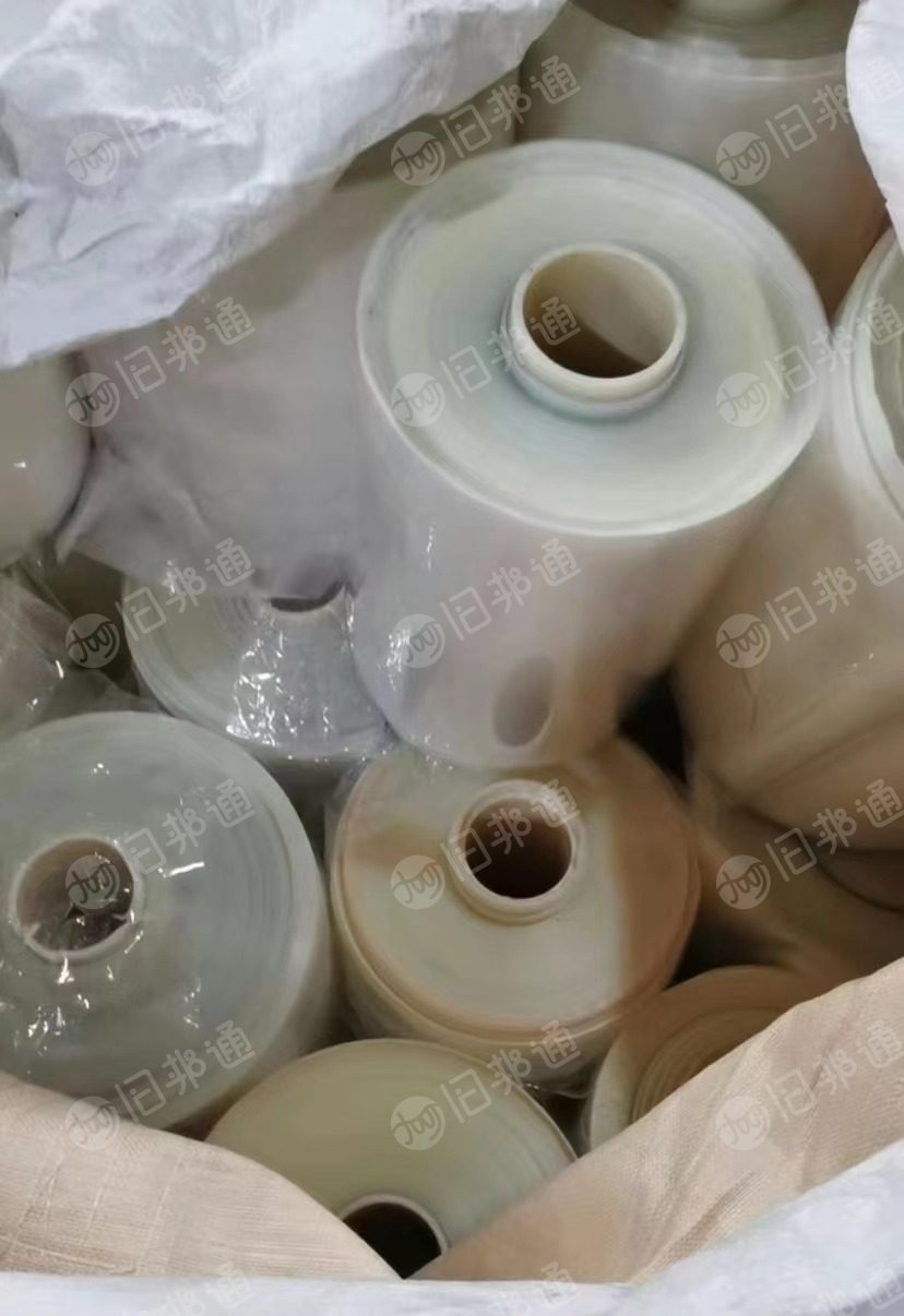 大量出售pet膜,单滑,厚度2.8-3.0丝,宽度35公分,和25公分分两种 分切,现货20吨