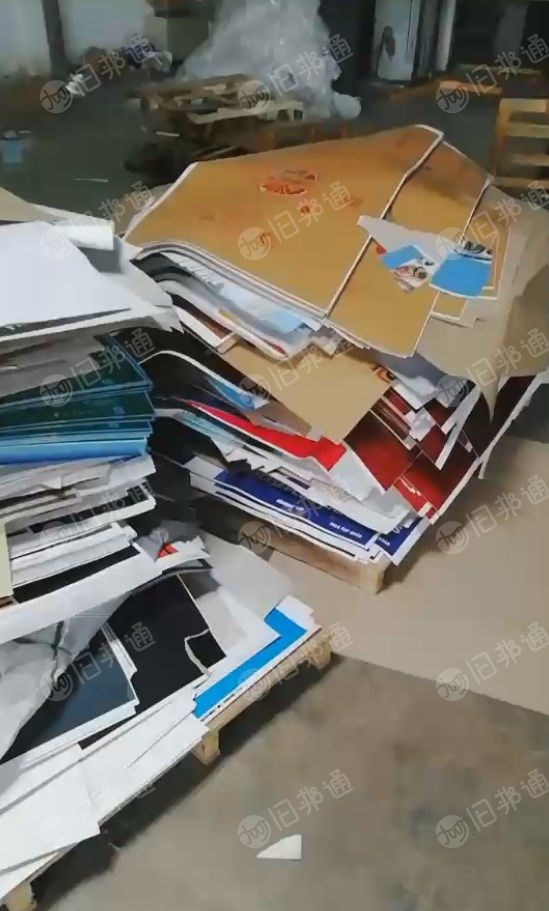印刷厂处理印刷过的胶版纸,印刷纸