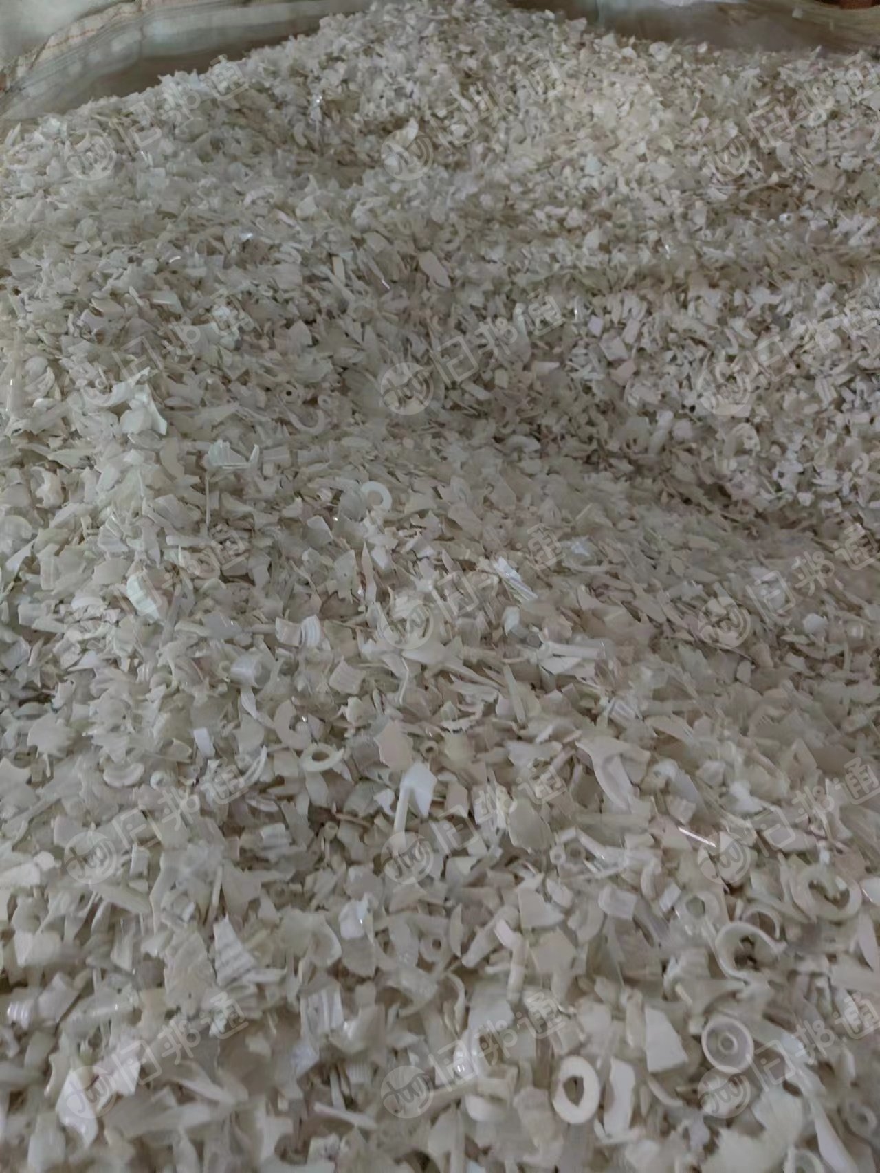 新旧喷头破碎料,杂色白色都有,长期出售