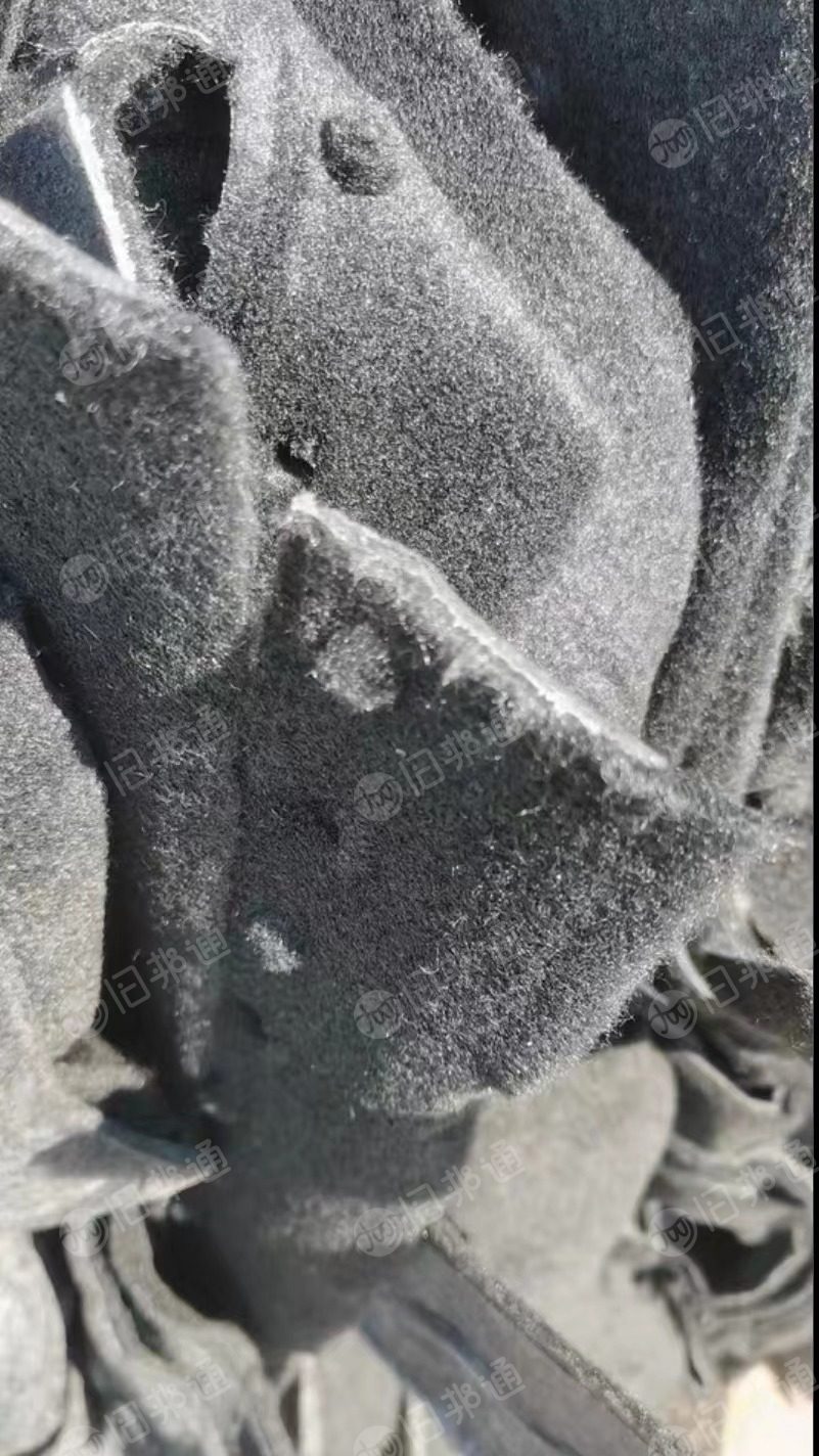 长期出售奥迪A3轿车地毯边角料,累积十吨左右就卖,一年有个100-200吨,成分有pet560g/㎡,胶水80g/㎡,pe200g/㎡,pp+pet900/㎡