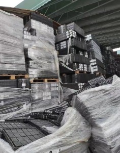 大量出售pp吸塑盘，带棉/不带棉，大部分带棉，现货几十吨