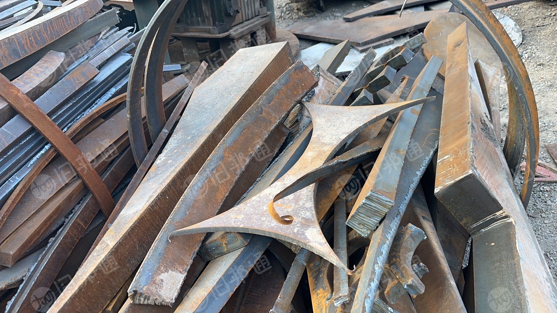 长期回收金属复合板落钼钢