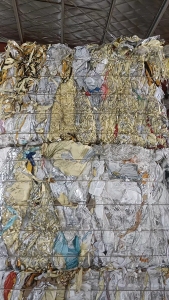 纸塑边角料出售，每个月一挂车