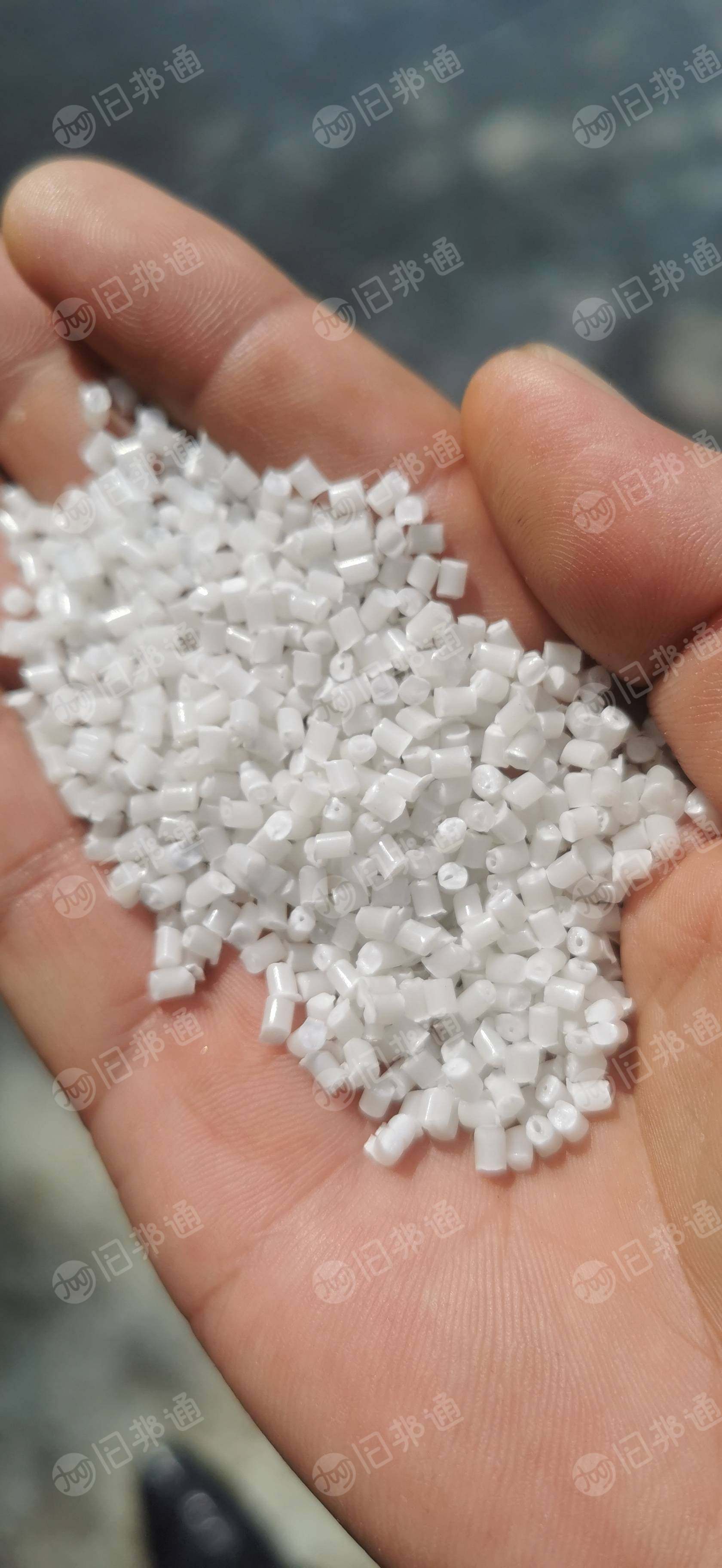 3张100目高光黑色纯无纺布,2张100目白色半透纯无纺布颗粒,厂家直销