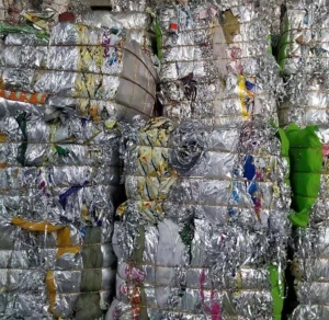 铝塑膜，炼油用，需料子干净，里面不能含单层聚脂膜，干燥剂。月需千吨