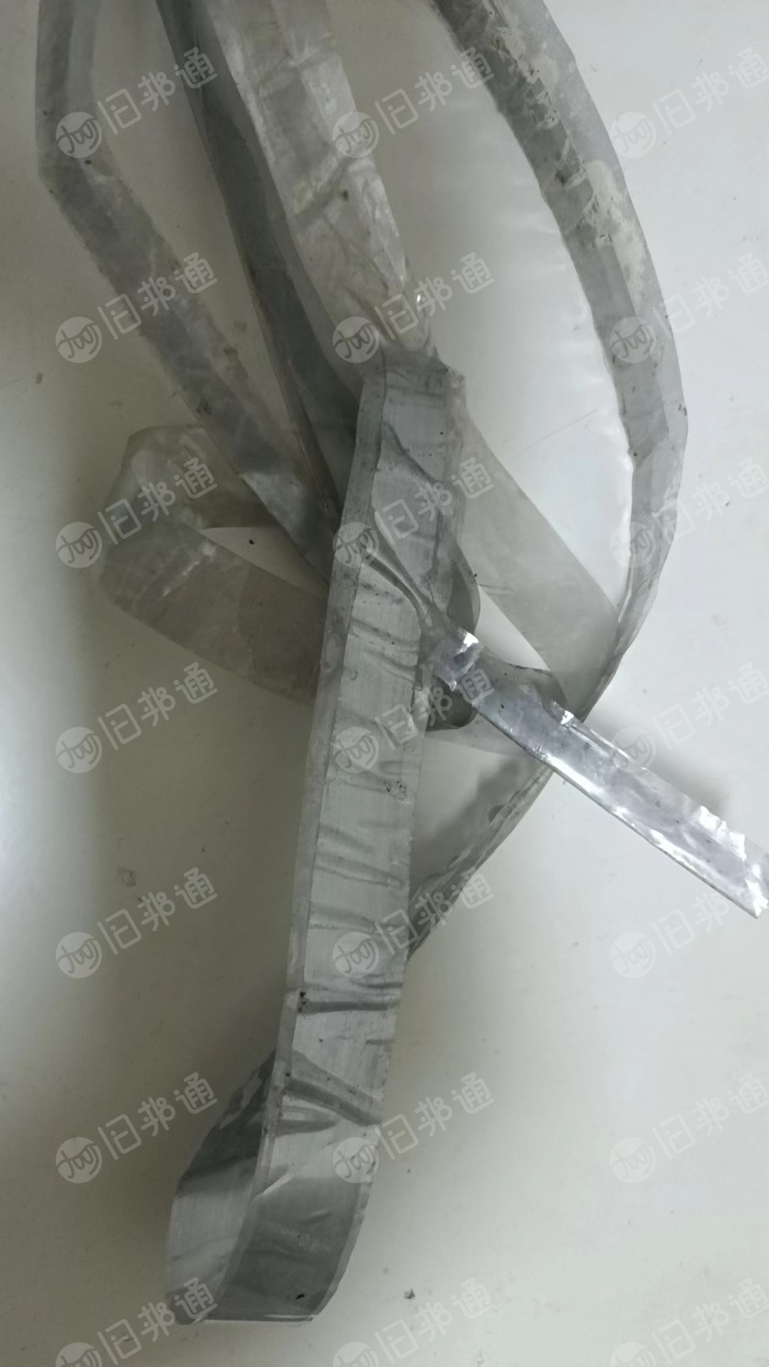 Pet镀铝膜,是反光条撕下的边角料,打卷的,月供10来吨