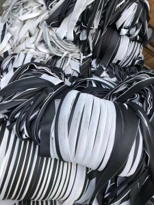 PVC汽车革边角料，现货30吨出售