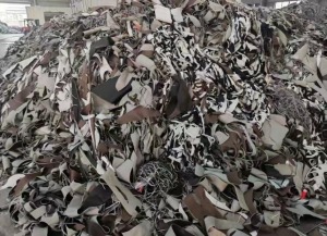 大量出售pvc沙发皮革下脚料，月供50吨