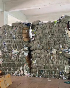 长期供应pe高压塑料膜，一半透明一半黑色的，月供50吨