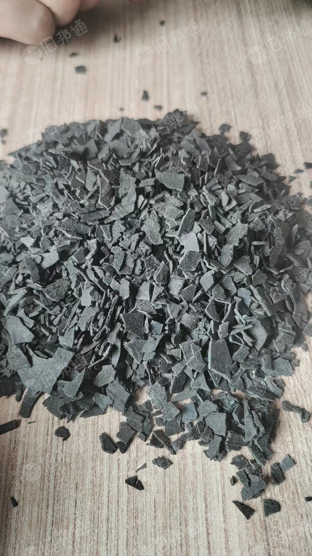黑色汽车革压片料,长期大量出售