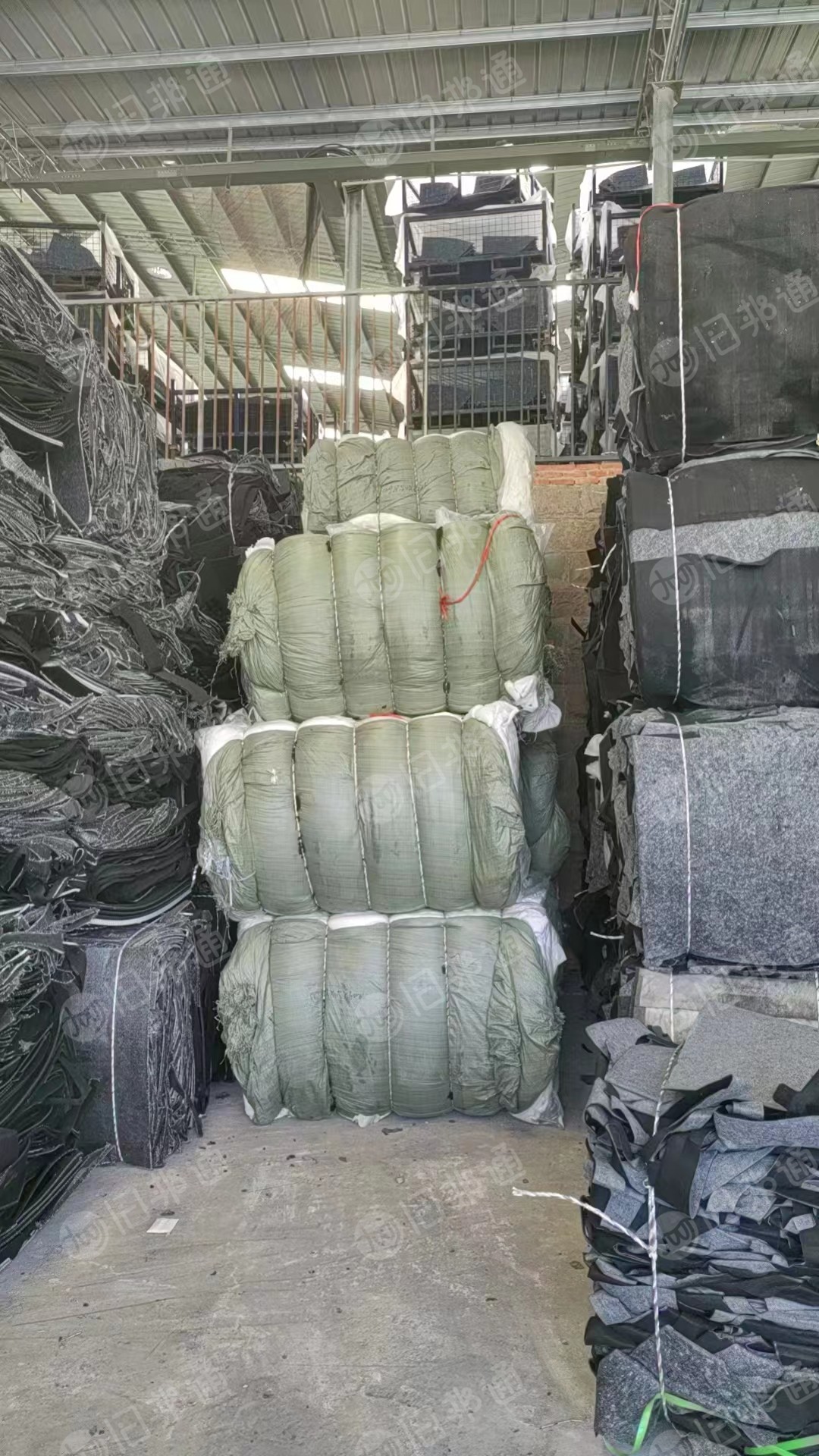 汽车内饰边角料,地毯边角料,涤纶地毯料,双组分子吸音棉等,长期大量出售