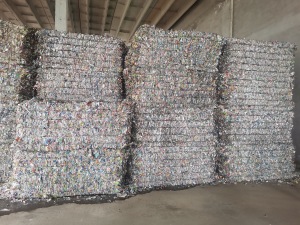 出售商标纸压块，清洗过的，不含风选料，现货一挂车