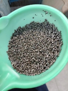 吨包颗粒，编织袋颗粒。60目三张网，长期出售