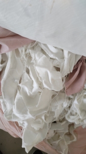 白色毛衣片，白色针织布料，针织涤纶布，白色高弹丝下脚料，开花用，长期大量回收