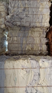 纯白双胶纸，里面带点轻涂纸，无水无杂，现货一车