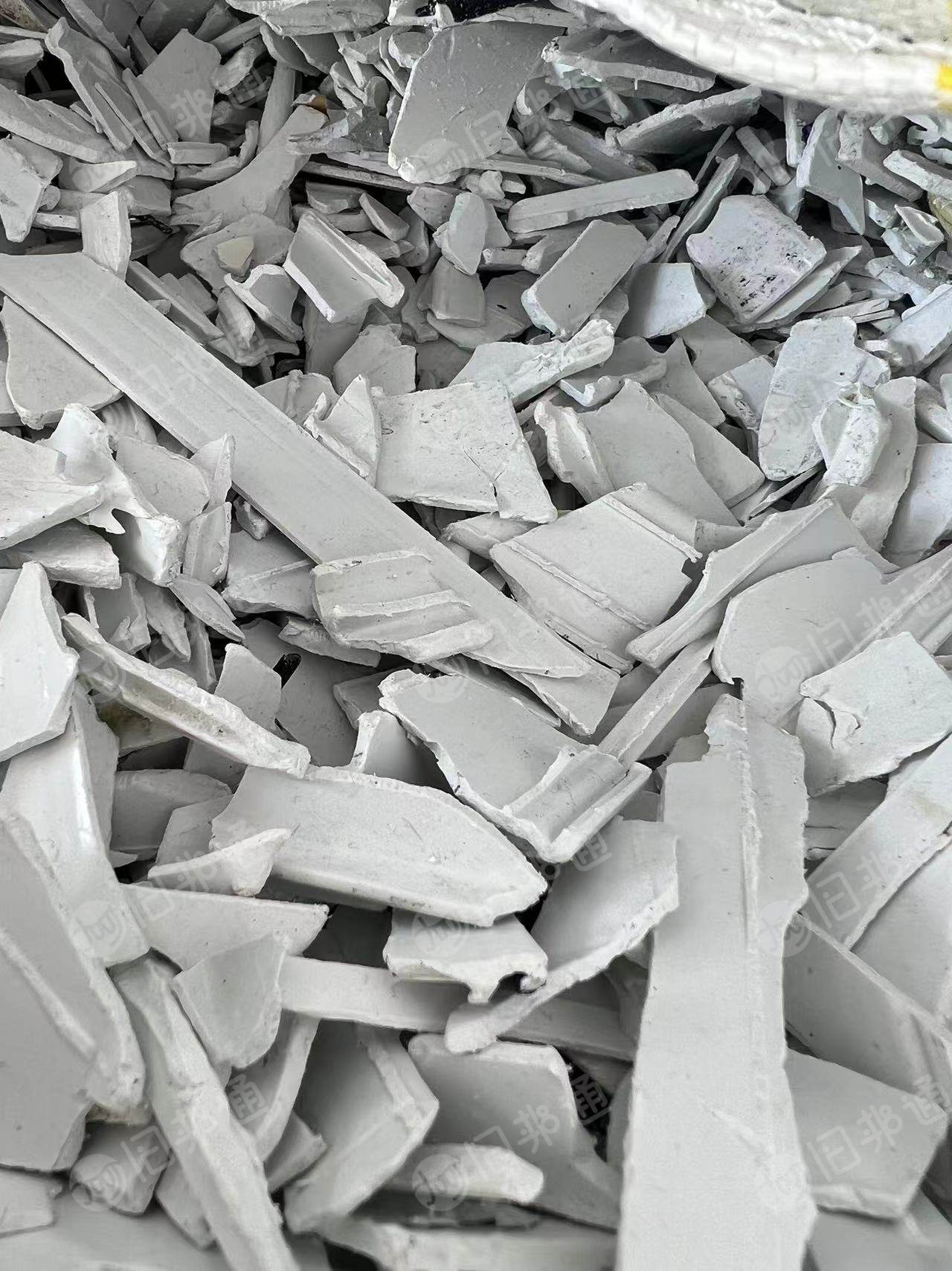 PVC彩钢和PVC白钢破碎料长期出售