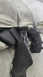 黑色牛仔碎布，牛仔黑料，长期出售