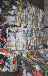 干造编织袋，服装厂下来的，干净，现货十几吨出售