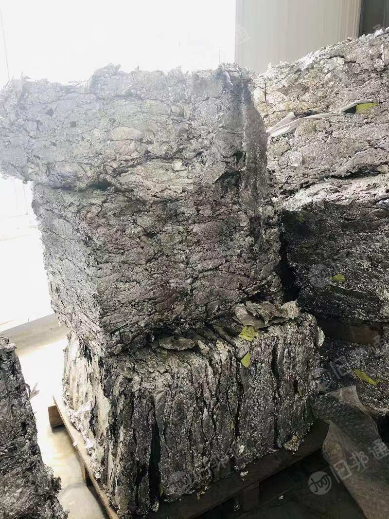 废铝箔出售,有银色和黑色,黑色含量86,白色含量95