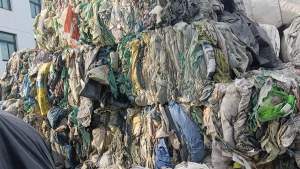 长期出售颗粒的袋子，很干净，出成0.85-9成，现货9.6够车，装15吨左右