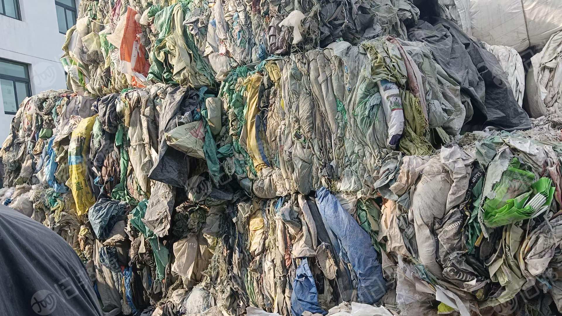 长期出售颗粒的袋子,很干净,出成0.85-9成,现货9.6够车,装15吨左右