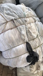 白色和黑色涤纶布低价处理一批，白色偏多！