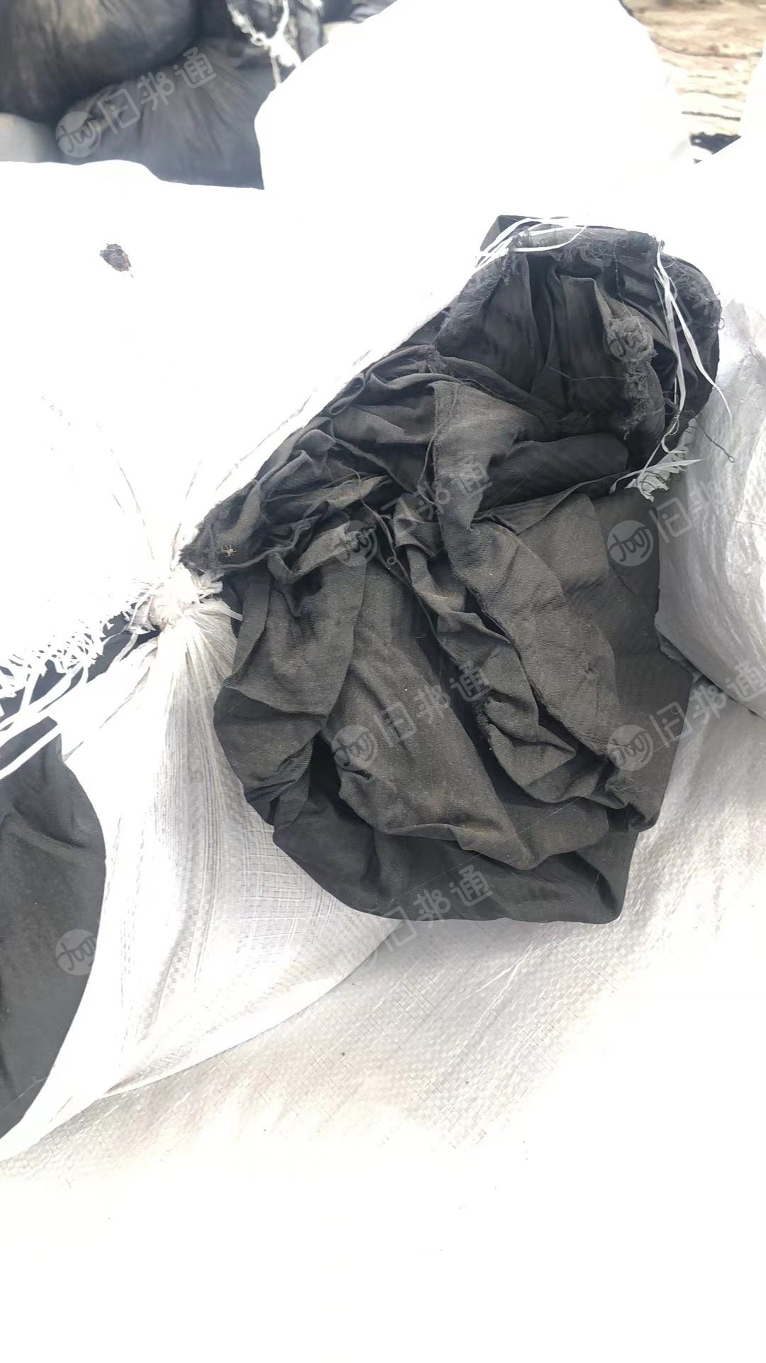 白色和黑色涤纶布低价处理一批,白色偏多!