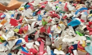 长期稳定出售瓶盖粉碎料