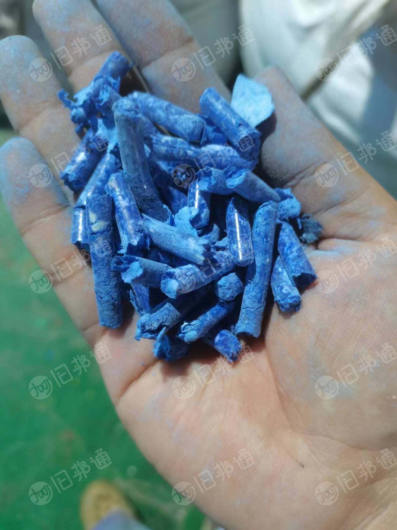 调好颜色的宝蓝毛毛虫,白料毛毛虫,比重轻,长期出售