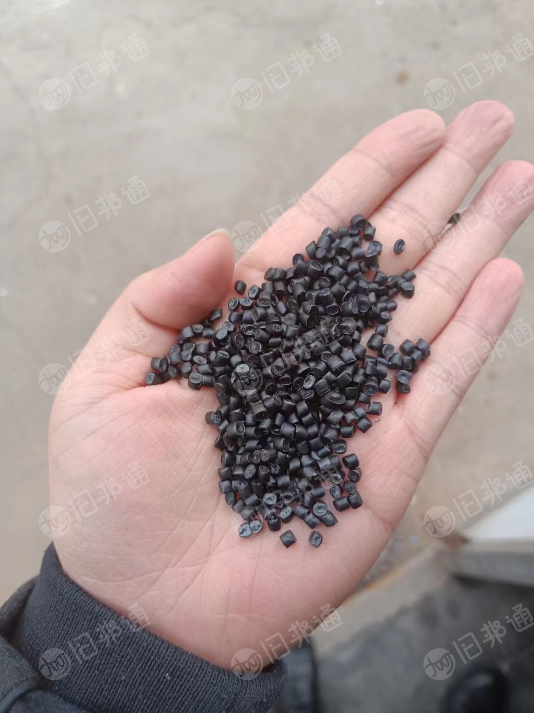 出售聚乙烯HDPE,小中空低压吹塑料，过80-100的，长期供应