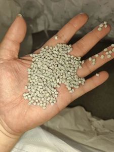 出售聚乙烯HDPE,小中空低压吹塑料，过80-100的，长期供应