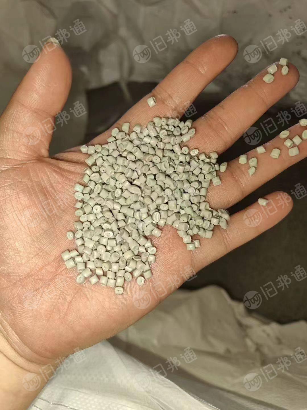 出售聚乙烯HDPE,小中空低压吹塑料，过80-100的，长期供应