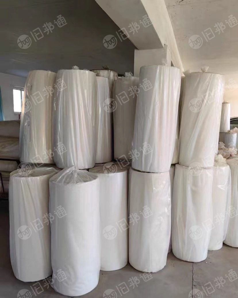 出售库存涤纶浸渍无纺布处理,品质是出口级别,厚薄的都有,宽窄不一样,只有黑白色的