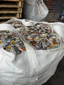 锂电池盖，电瓶盖（上面有铜铝），高价回收